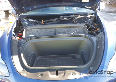 2024 Tesla Model Y Long Range Dual Motor All-Wheel Drive z USA, uszkodzony, nr VIN 7SAYGDEEXRA283953